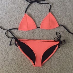 NWOT Indy Triangl Bikini